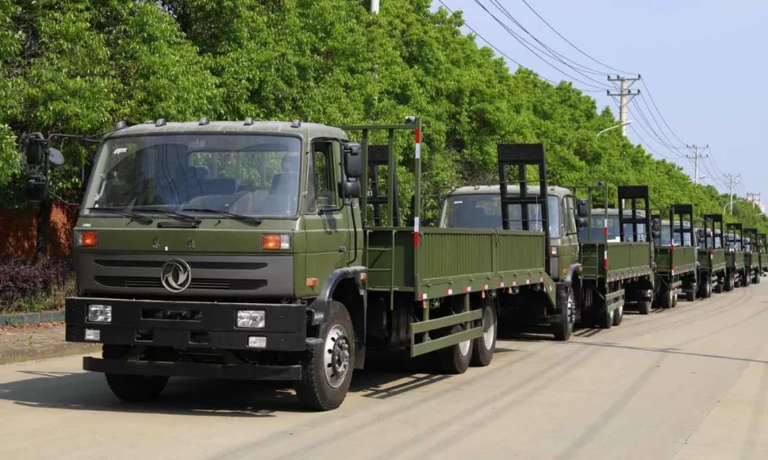 程力軍品再次引發(fā)行業(yè)風(fēng)暴 程力一體化智能控制壓縮垃圾車受到部隊(duì)首長好評(píng)