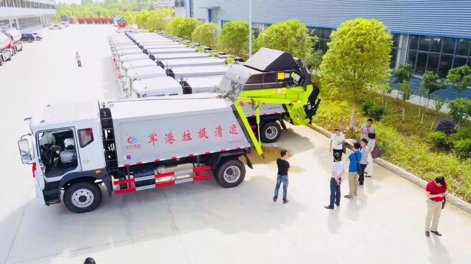 程力軍品再次引發(fā)行業(yè)風(fēng)暴 程力一體化智能控制壓縮垃圾車受到部隊(duì)首長好評(píng)