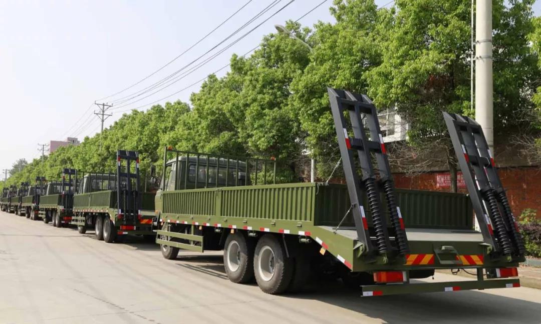程力軍品再次引發(fā)行業(yè)風(fēng)暴 程力一體化智能控制壓縮垃圾車受到部隊(duì)首長好評(píng)